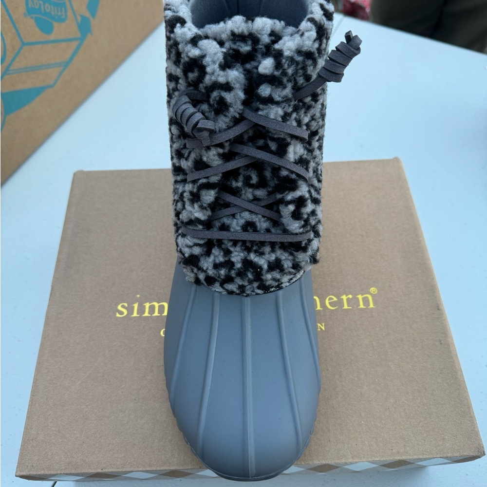 New Simply Southern grey and black cheetah print snow/rain boots size 11